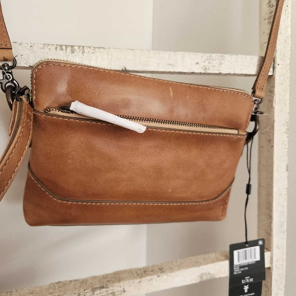 Frye NWT Leather Melissa Crossbody Wristlet - Picture 3 of 4